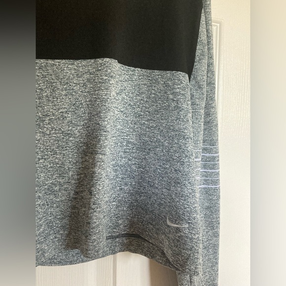 Nike Dri-fit long sleeved crop top XL - Picture 5 of 5